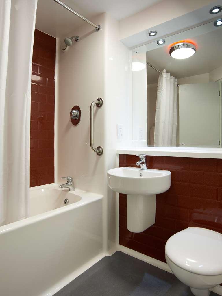 Travelodge Bromborough Port Sunlight Phòng bức ảnh