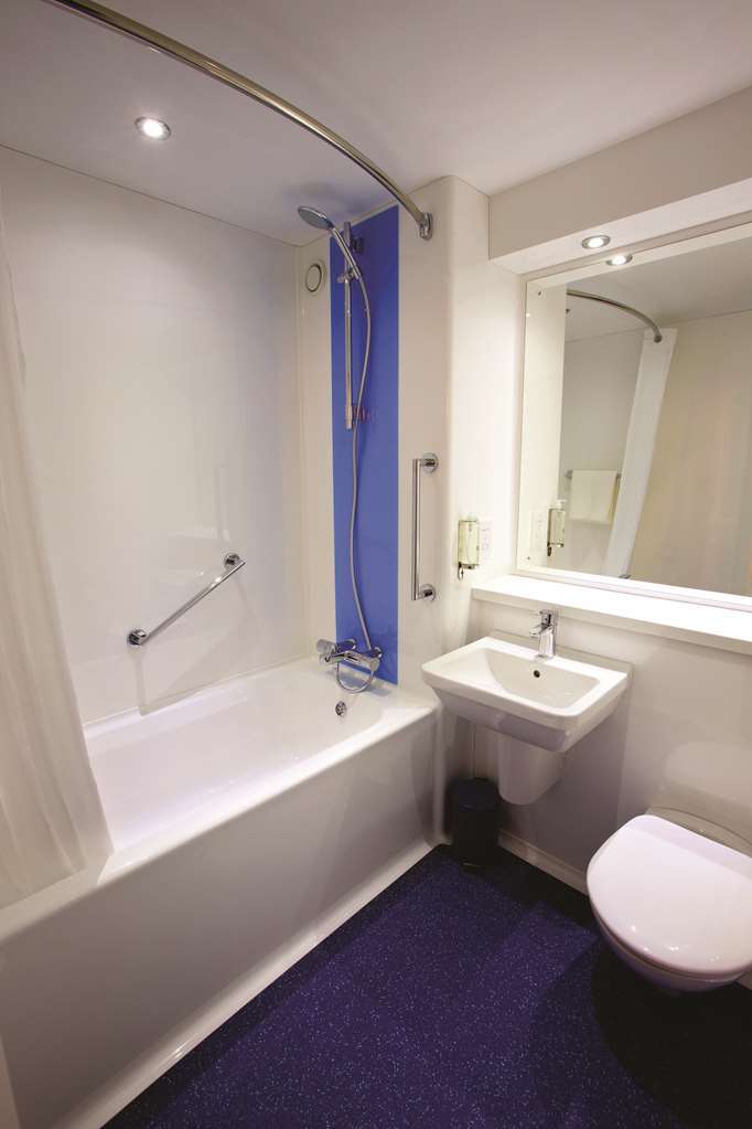 Travelodge Bromborough Port Sunlight Phòng bức ảnh